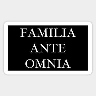 Familia ante omnia Magnet